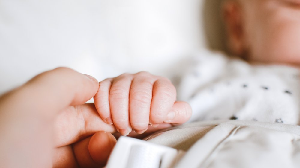 baby schläft nur auf dem arm