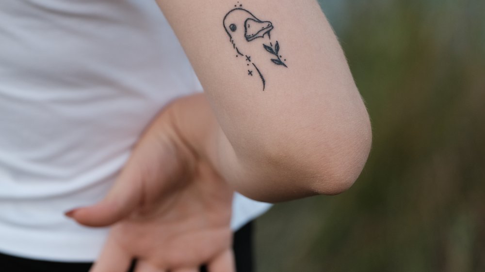 herzschlag tattoo arm